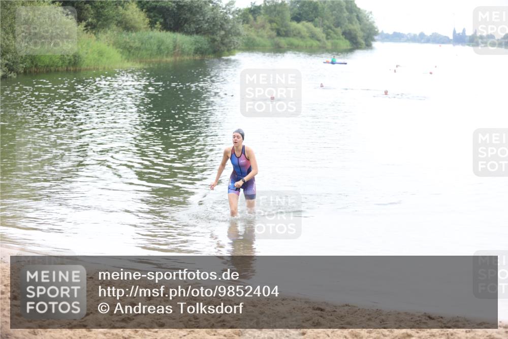 21.06.2026 - 29. Vierlanden-Triathlon Andreas Tolksdorf http://msf.ph/oto/9852404 21.06.2026 10:21:05 Schwimmen 576 meine-sportfotos.de