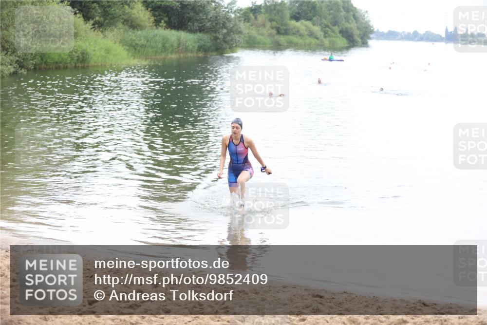 21.06.2026 - 29. Vierlanden-Triathlon Andreas Tolksdorf http://msf.ph/oto/9852409 21.06.2026 10:21:05 Schwimmen 576 meine-sportfotos.de