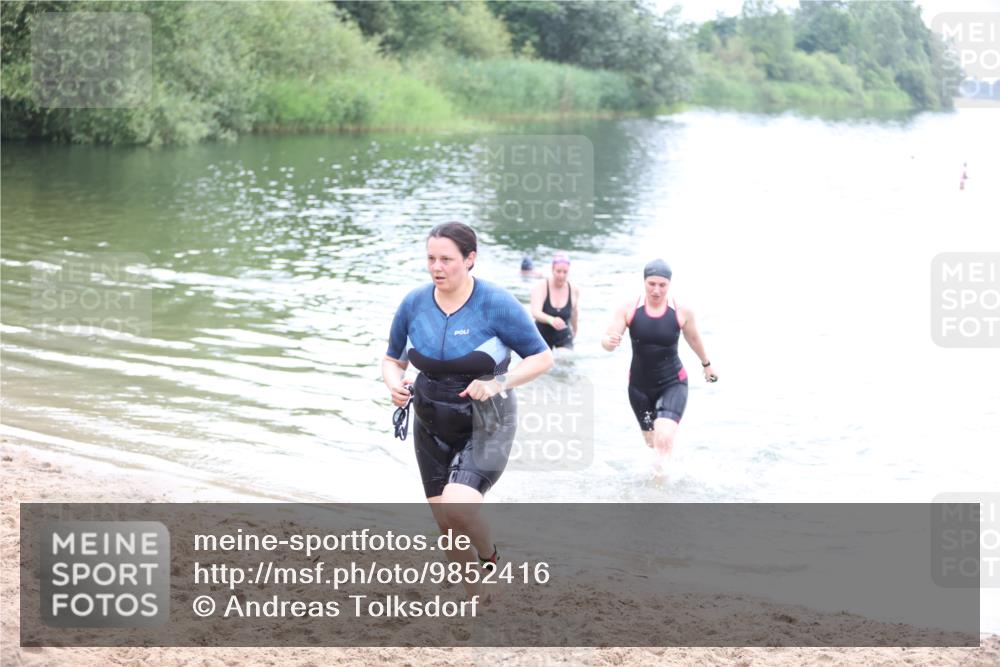 21.06.2026 - 29. Vierlanden-Triathlon Andreas Tolksdorf http://msf.ph/oto/9852416 21.06.2026 10:21:59 Schwimmen 525, 541, 617 meine-sportfotos.de