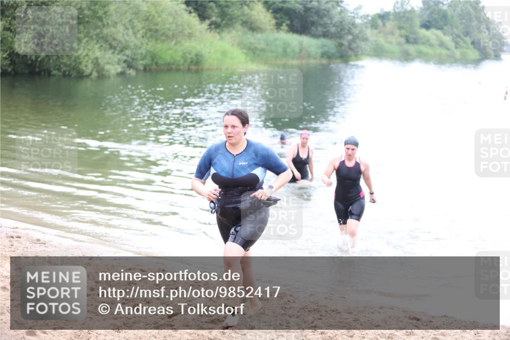 21.06.2026 - 29. Vierlanden-Triathlon Andreas Tolksdorf http://msf.ph/oto/9852417 21.06.2026 10:21:59 Schwimmen 525, 541, 617 meine-sportfotos.de