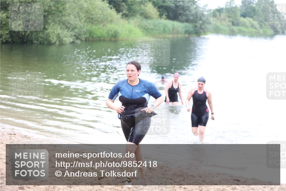 21.06.2026 - 29. Vierlanden-Triathlon Andreas Tolksdorf http://msf.ph/oto/9852418 21.06.2026 10:21:59 Schwimmen 525, 541, 617 meine-sportfotos.de