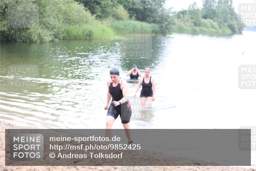 21.06.2026 - 29. Vierlanden-Triathlon Andreas Tolksdorf http://msf.ph/oto/9852425 21.06.2026 10:22:01 Schwimmen 525, 541, 617 meine-sportfotos.de