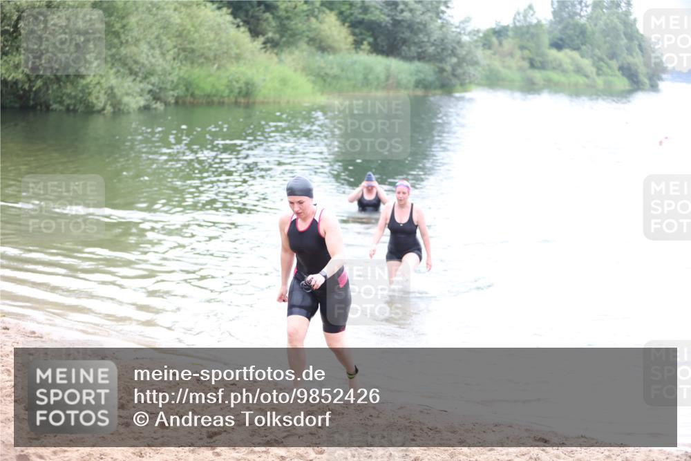 21.06.2026 - 29. Vierlanden-Triathlon Andreas Tolksdorf http://msf.ph/oto/9852426 21.06.2026 10:22:01 Schwimmen 525, 541, 617 meine-sportfotos.de