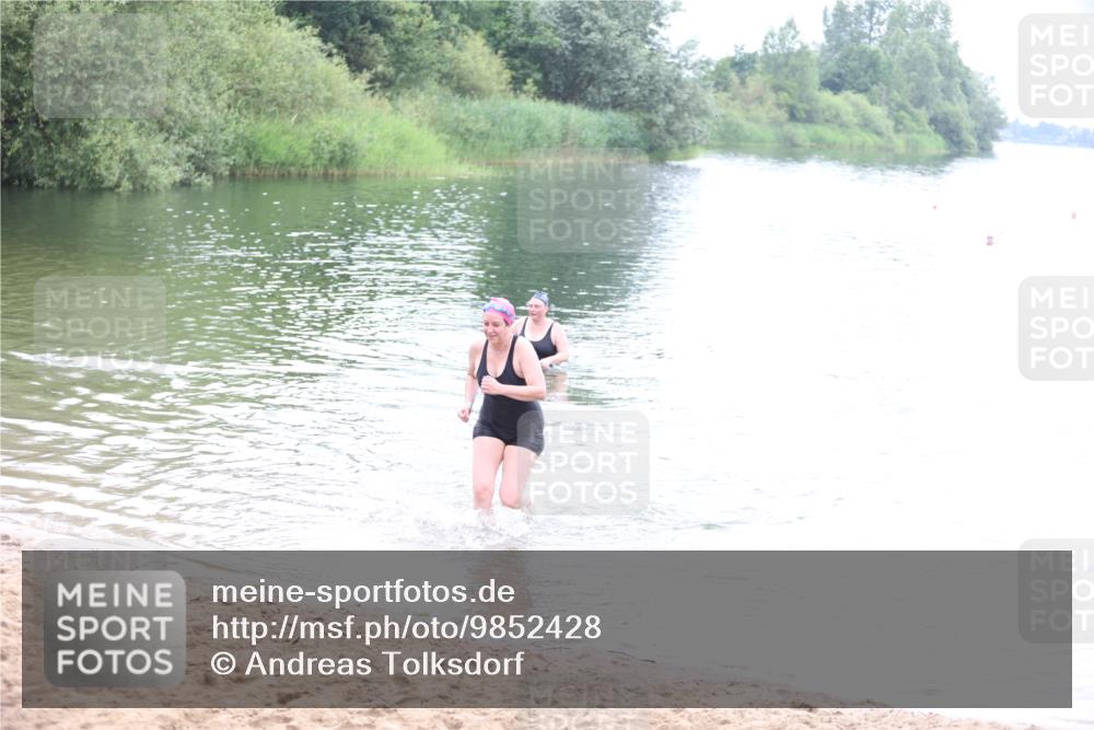 21.06.2026 - 29. Vierlanden-Triathlon Andreas Tolksdorf http://msf.ph/oto/9852428 21.06.2026 10:22:03 Schwimmen 525, 541, 617 meine-sportfotos.de