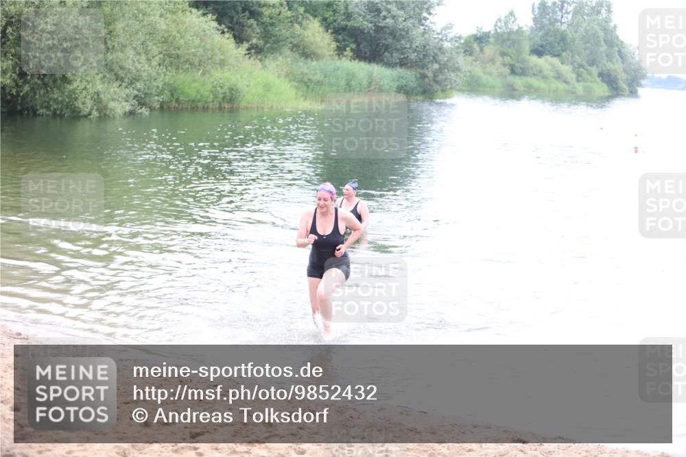 21.06.2026 - 29. Vierlanden-Triathlon Andreas Tolksdorf http://msf.ph/oto/9852432 21.06.2026 10:22:04 Schwimmen 525, 541, 617 meine-sportfotos.de