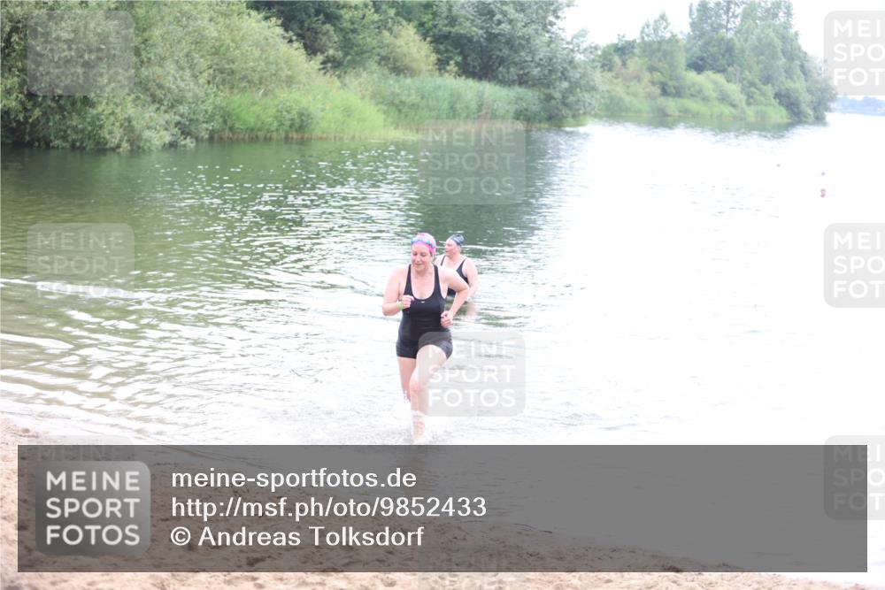 21.06.2026 - 29. Vierlanden-Triathlon Andreas Tolksdorf http://msf.ph/oto/9852433 21.06.2026 10:22:04 Schwimmen 525, 541, 617 meine-sportfotos.de