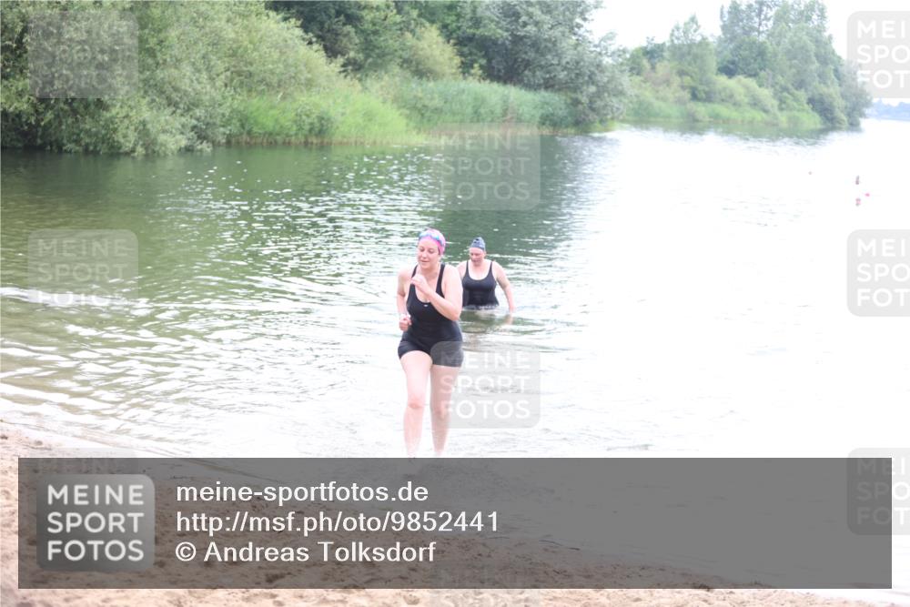 21.06.2026 - 29. Vierlanden-Triathlon Andreas Tolksdorf http://msf.ph/oto/9852441 21.06.2026 10:22:04 Schwimmen 525, 541, 617 meine-sportfotos.de