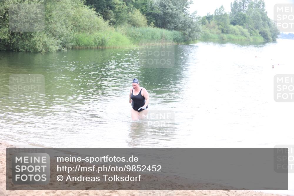 21.06.2026 - 29. Vierlanden-Triathlon Andreas Tolksdorf http://msf.ph/oto/9852452 21.06.2026 10:22:09 Schwimmen 617, 623 meine-sportfotos.de