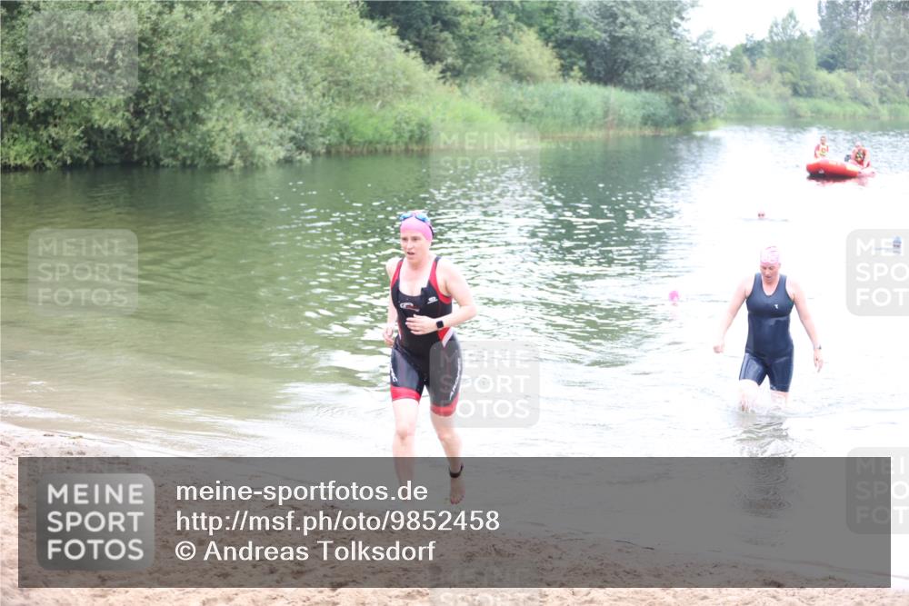 21.06.2026 - 29. Vierlanden-Triathlon Andreas Tolksdorf http://msf.ph/oto/9852458 21.06.2026 10:23:13 Schwimmen 500, 554 meine-sportfotos.de