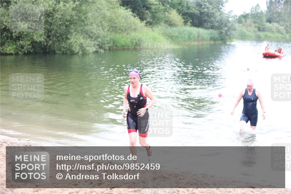 21.06.2026 - 29. Vierlanden-Triathlon Andreas Tolksdorf http://msf.ph/oto/9852459 21.06.2026 10:23:13 Schwimmen 500, 554 meine-sportfotos.de