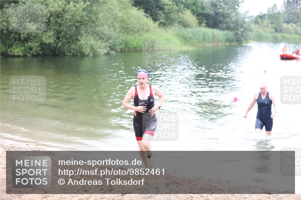 21.06.2026 - 29. Vierlanden-Triathlon Andreas Tolksdorf http://msf.ph/oto/9852461 21.06.2026 10:23:14 Schwimmen 500, 554 meine-sportfotos.de