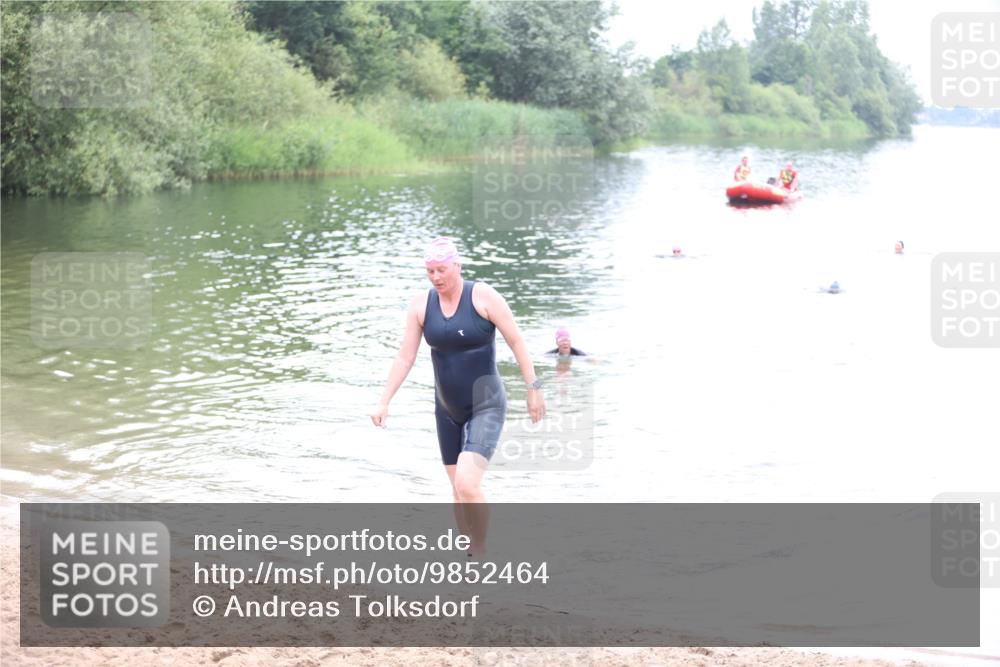 21.06.2026 - 29. Vierlanden-Triathlon Andreas Tolksdorf http://msf.ph/oto/9852464 21.06.2026 10:23:17 Schwimmen 500, 554 meine-sportfotos.de