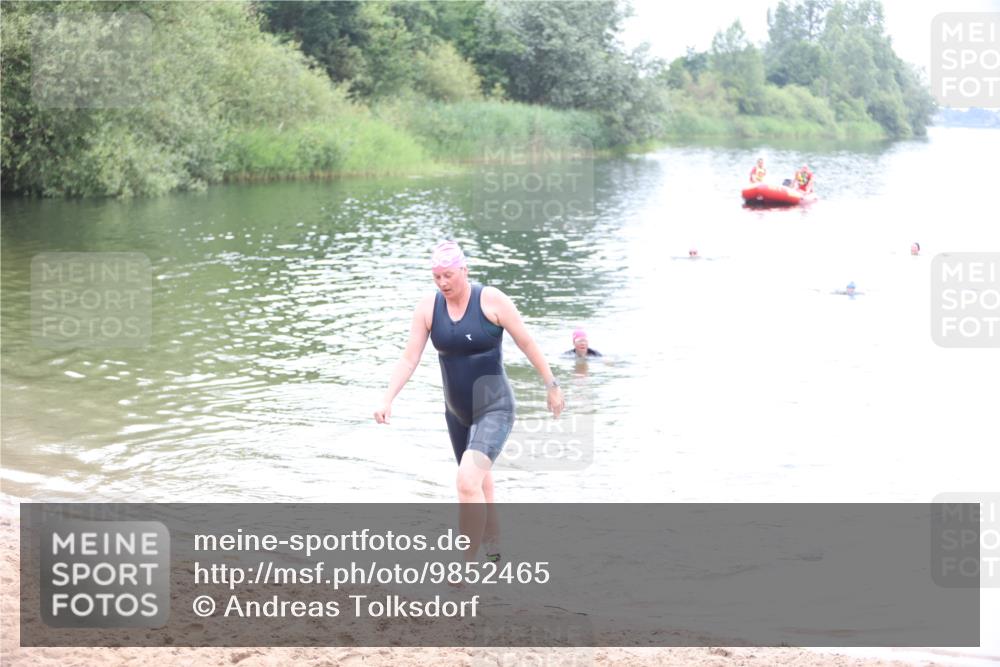 21.06.2026 - 29. Vierlanden-Triathlon Andreas Tolksdorf http://msf.ph/oto/9852465 21.06.2026 10:23:17 Schwimmen 500, 554 meine-sportfotos.de