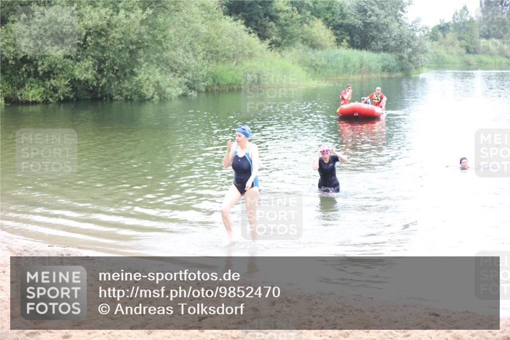 21.06.2026 - 29. Vierlanden-Triathlon Andreas Tolksdorf http://msf.ph/oto/9852470 21.06.2026 10:23:49 Schwimmen 560 meine-sportfotos.de