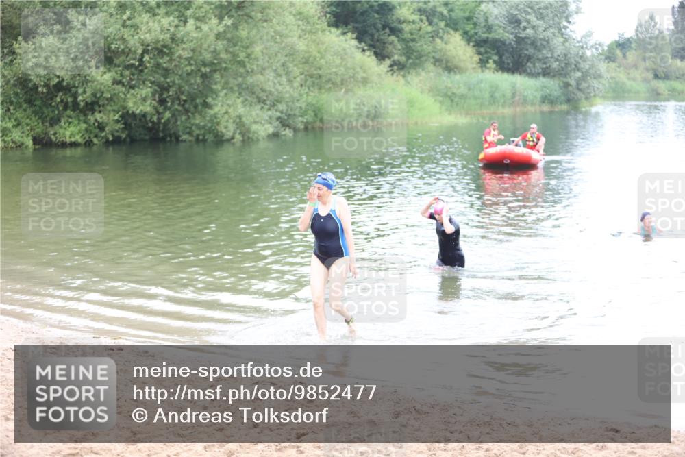 21.06.2026 - 29. Vierlanden-Triathlon Andreas Tolksdorf http://msf.ph/oto/9852477 21.06.2026 10:23:49 Schwimmen 560 meine-sportfotos.de