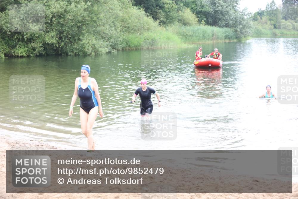 21.06.2026 - 29. Vierlanden-Triathlon Andreas Tolksdorf http://msf.ph/oto/9852479 21.06.2026 10:23:50 Schwimmen 560 meine-sportfotos.de