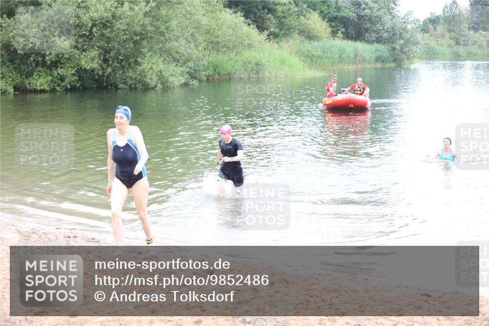 21.06.2026 - 29. Vierlanden-Triathlon Andreas Tolksdorf http://msf.ph/oto/9852486 21.06.2026 10:23:51 Schwimmen 560 meine-sportfotos.de