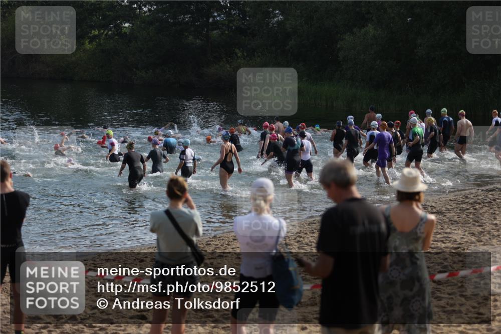 21.06.2026 - 29. Vierlanden-Triathlon Andreas Tolksdorf http://msf.ph/oto/9852512 21.06.2026 08:25:09 Schwimmen  meine-sportfotos.de