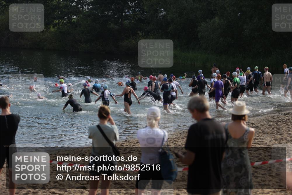 21.06.2026 - 29. Vierlanden-Triathlon Andreas Tolksdorf http://msf.ph/oto/9852516 21.06.2026 08:25:09 Schwimmen  meine-sportfotos.de