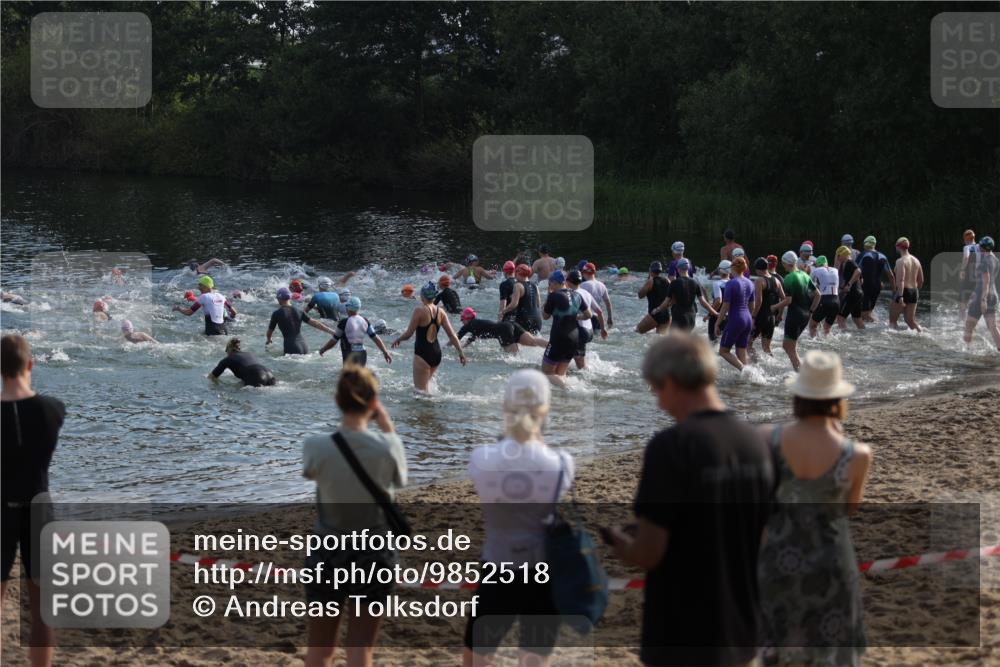 21.06.2026 - 29. Vierlanden-Triathlon Andreas Tolksdorf http://msf.ph/oto/9852518 21.06.2026 08:25:09 Schwimmen  meine-sportfotos.de
