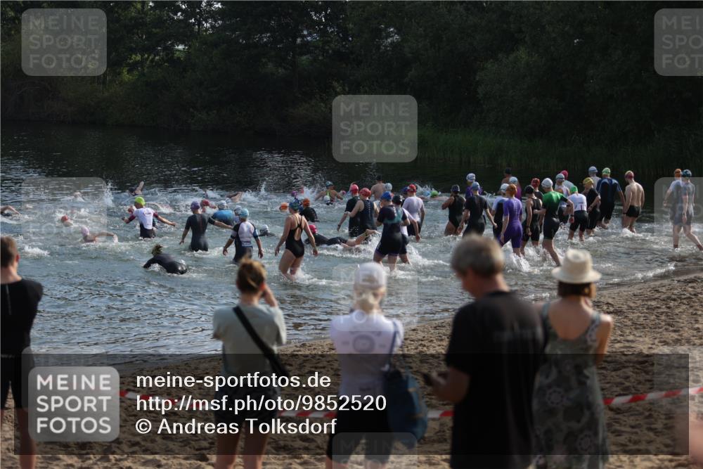 21.06.2026 - 29. Vierlanden-Triathlon Andreas Tolksdorf http://msf.ph/oto/9852520 21.06.2026 08:25:09 Schwimmen  meine-sportfotos.de