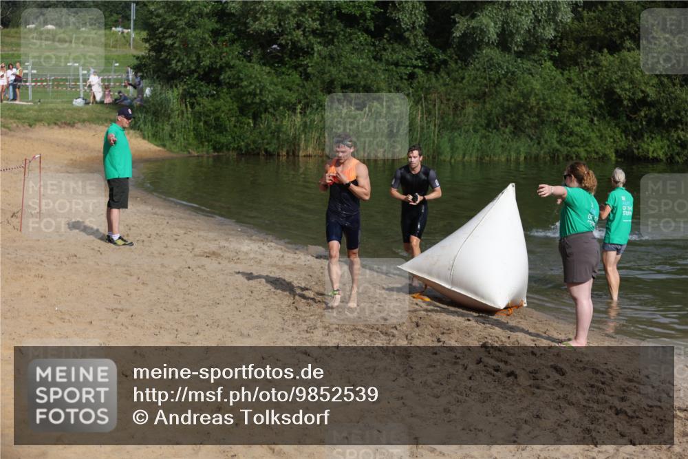 21.06.2026 - 29. Vierlanden-Triathlon Andreas Tolksdorf http://msf.ph/oto/9852539 21.06.2026 08:32:43 Schwimmen 2, 16, 26, 47 meine-sportfotos.de