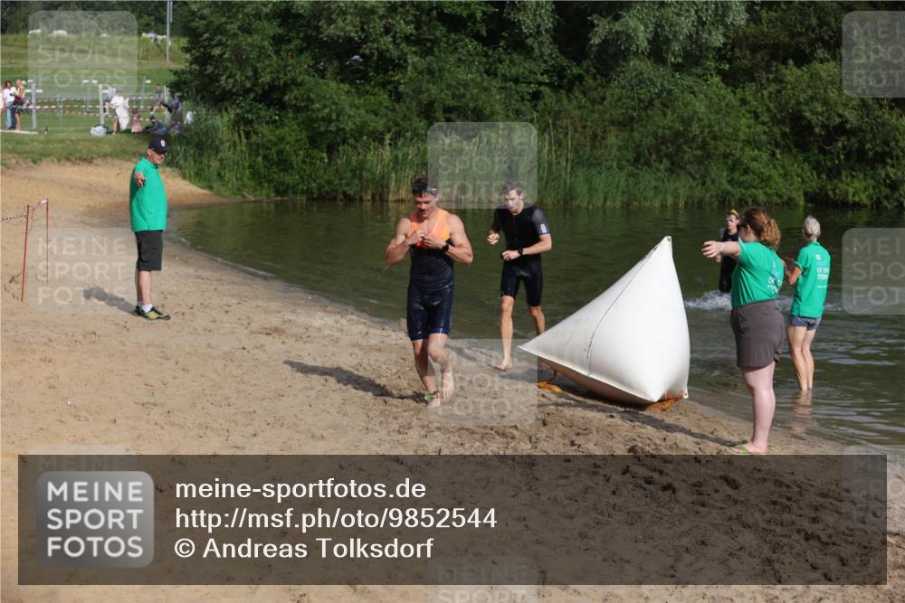 21.06.2026 - 29. Vierlanden-Triathlon Andreas Tolksdorf http://msf.ph/oto/9852544 21.06.2026 08:32:43 Schwimmen 2, 16, 26, 47 meine-sportfotos.de