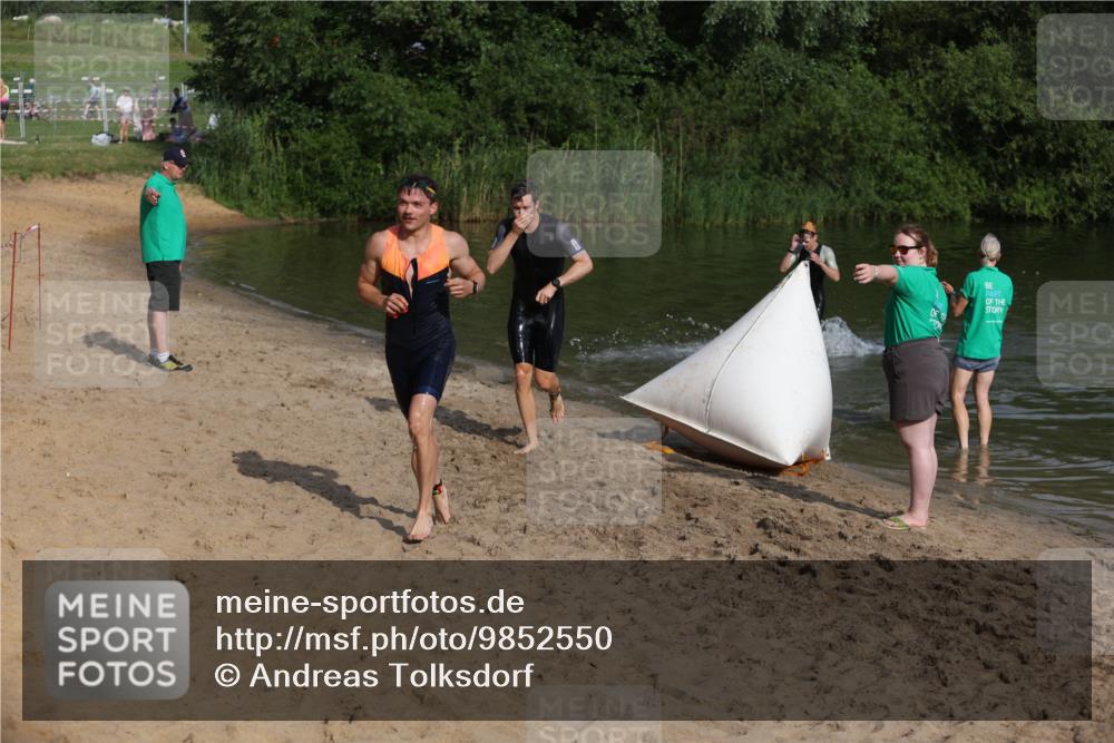 21.06.2026 - 29. Vierlanden-Triathlon Andreas Tolksdorf http://msf.ph/oto/9852550 21.06.2026 08:32:44 Schwimmen 2, 16, 26, 47 meine-sportfotos.de