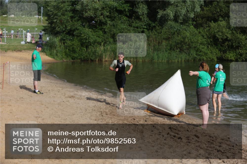 21.06.2026 - 29. Vierlanden-Triathlon Andreas Tolksdorf http://msf.ph/oto/9852563 21.06.2026 08:32:47 Schwimmen 2, 16, 26, 47 meine-sportfotos.de