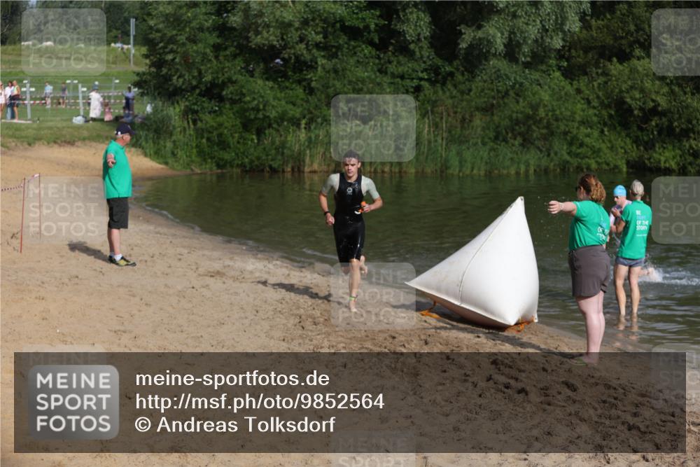 21.06.2026 - 29. Vierlanden-Triathlon Andreas Tolksdorf http://msf.ph/oto/9852564 21.06.2026 08:32:47 Schwimmen 2, 16, 26, 47 meine-sportfotos.de