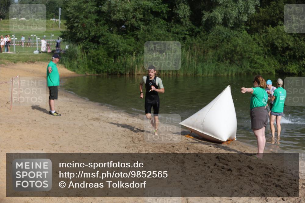 21.06.2026 - 29. Vierlanden-Triathlon Andreas Tolksdorf http://msf.ph/oto/9852565 21.06.2026 08:32:47 Schwimmen 2, 16, 26, 47 meine-sportfotos.de