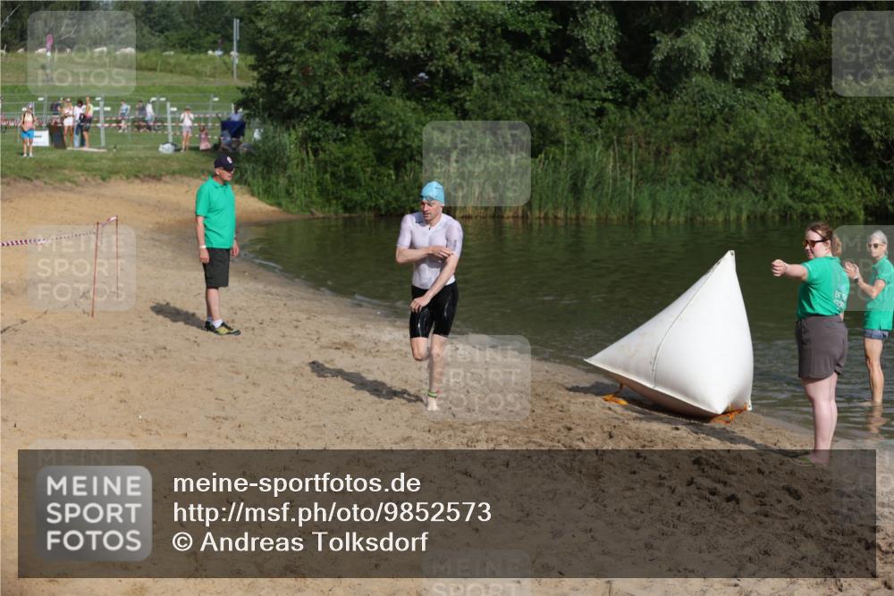 21.06.2026 - 29. Vierlanden-Triathlon Andreas Tolksdorf http://msf.ph/oto/9852573 21.06.2026 08:32:51 Schwimmen 2, 47 meine-sportfotos.de