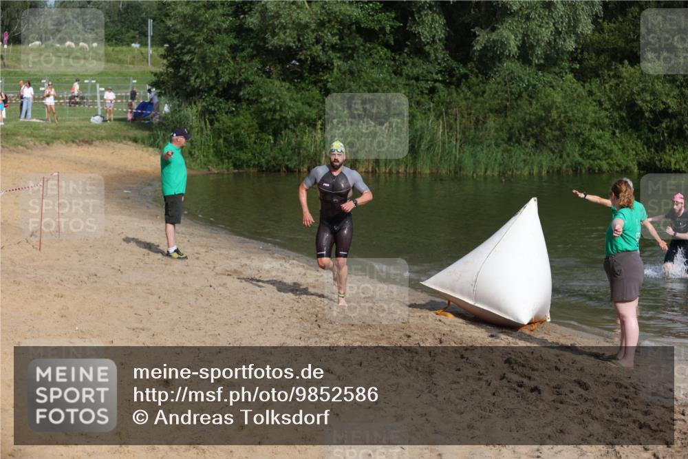 21.06.2026 - 29. Vierlanden-Triathlon Andreas Tolksdorf http://msf.ph/oto/9852586 21.06.2026 08:33:31 Schwimmen 9, 111 meine-sportfotos.de