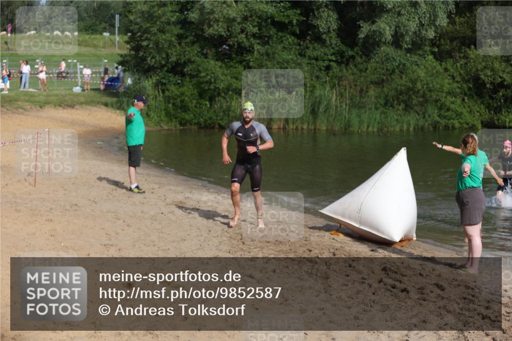 21.06.2026 - 29. Vierlanden-Triathlon Andreas Tolksdorf http://msf.ph/oto/9852587 21.06.2026 08:33:31 Schwimmen 9, 111 meine-sportfotos.de