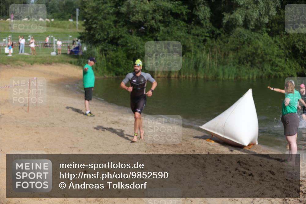 21.06.2026 - 29. Vierlanden-Triathlon Andreas Tolksdorf http://msf.ph/oto/9852590 21.06.2026 08:33:31 Schwimmen 9, 111 meine-sportfotos.de