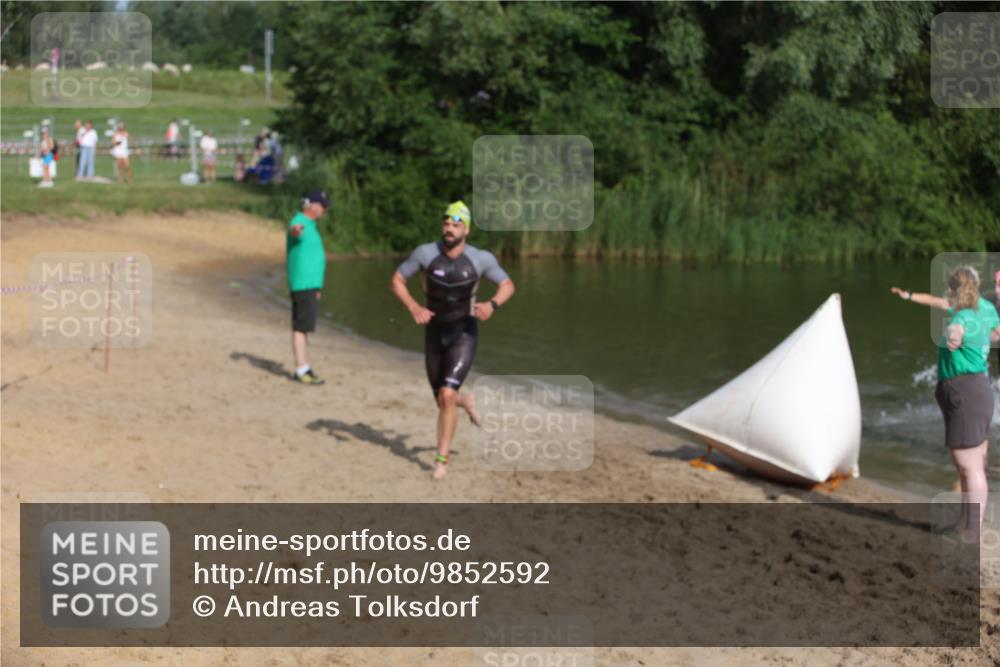 21.06.2026 - 29. Vierlanden-Triathlon Andreas Tolksdorf http://msf.ph/oto/9852592 21.06.2026 08:33:31 Schwimmen 9, 111 meine-sportfotos.de