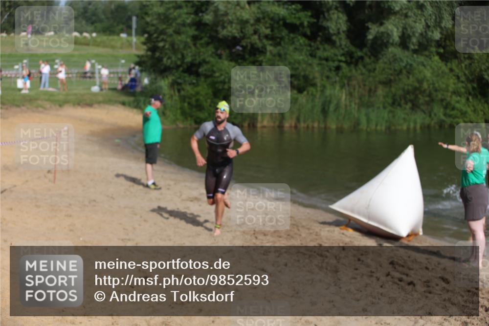 21.06.2026 - 29. Vierlanden-Triathlon Andreas Tolksdorf http://msf.ph/oto/9852593 21.06.2026 08:33:31 Schwimmen 9, 111 meine-sportfotos.de