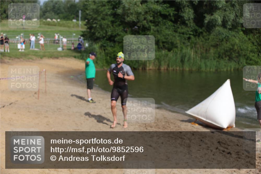 21.06.2026 - 29. Vierlanden-Triathlon Andreas Tolksdorf http://msf.ph/oto/9852596 21.06.2026 08:33:31 Schwimmen 9, 111 meine-sportfotos.de