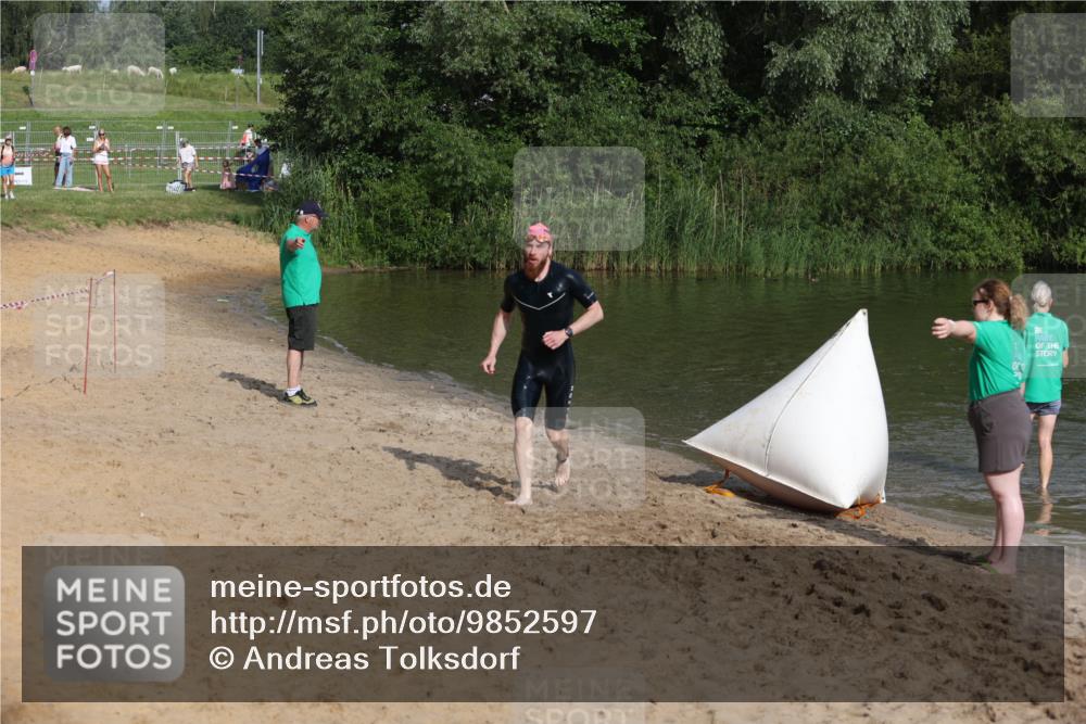 21.06.2026 - 29. Vierlanden-Triathlon Andreas Tolksdorf http://msf.ph/oto/9852597 21.06.2026 08:33:35 Schwimmen 9, 111 meine-sportfotos.de