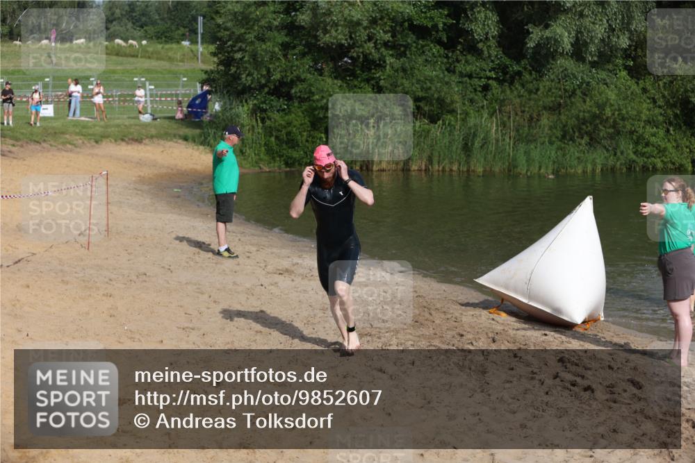 21.06.2026 - 29. Vierlanden-Triathlon Andreas Tolksdorf http://msf.ph/oto/9852607 21.06.2026 08:33:36 Schwimmen 9, 111 meine-sportfotos.de