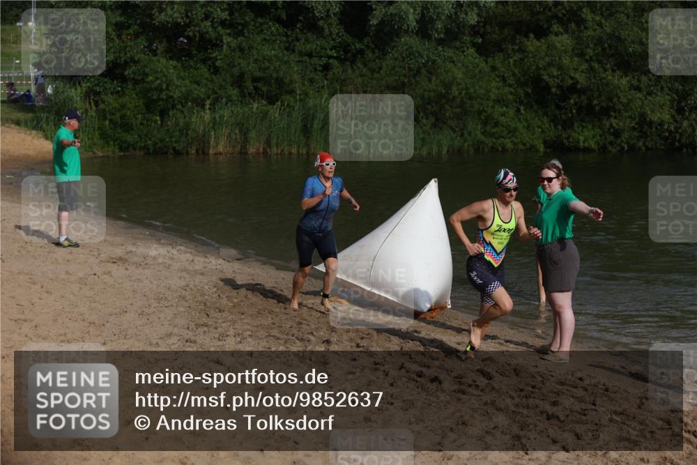 21.06.2026 - 29. Vierlanden-Triathlon Andreas Tolksdorf http://msf.ph/oto/9852637 21.06.2026 08:34:41 Schwimmen  meine-sportfotos.de