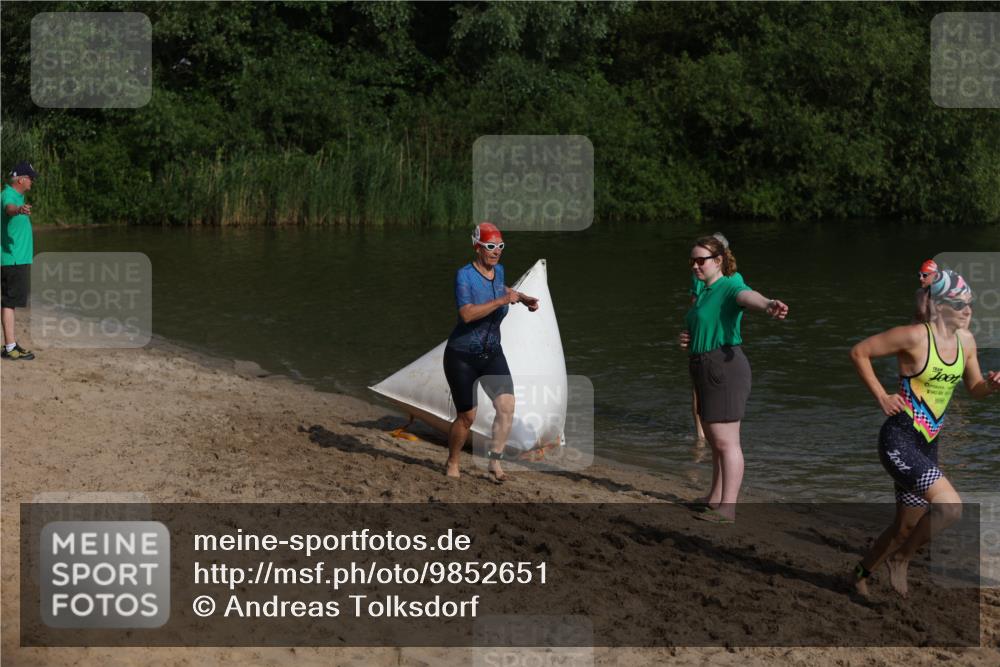 21.06.2026 - 29. Vierlanden-Triathlon Andreas Tolksdorf http://msf.ph/oto/9852651 21.06.2026 08:34:41 Schwimmen  meine-sportfotos.de