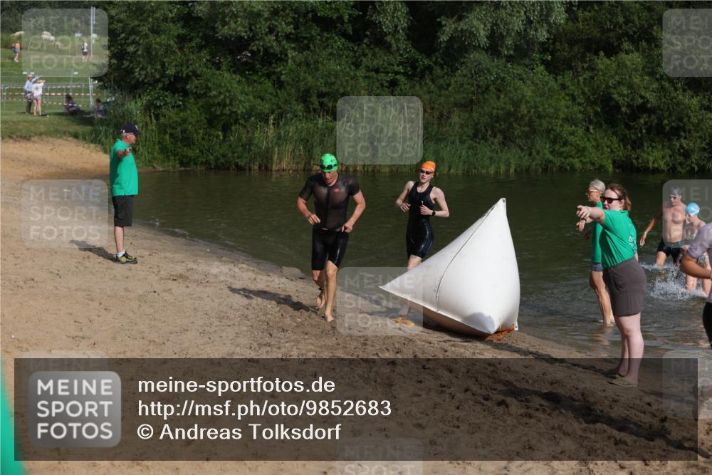 21.06.2026 - 29. Vierlanden-Triathlon Andreas Tolksdorf http://msf.ph/oto/9852683 21.06.2026 08:35:06 Schwimmen 79, 216 meine-sportfotos.de