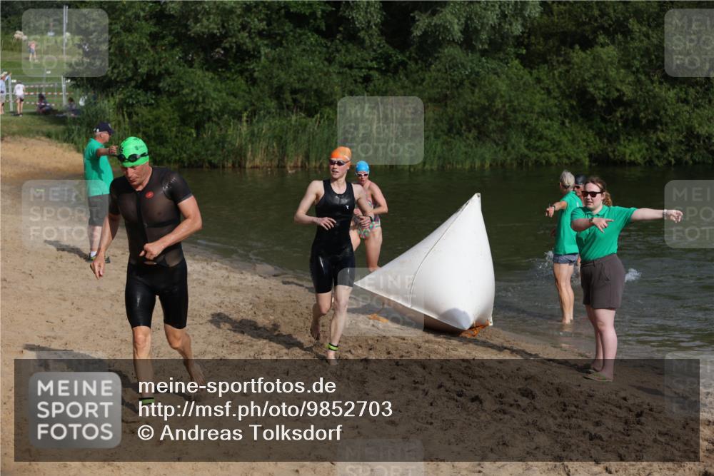 21.06.2026 - 29. Vierlanden-Triathlon Andreas Tolksdorf http://msf.ph/oto/9852703 21.06.2026 08:35:08 Schwimmen 79, 216 meine-sportfotos.de