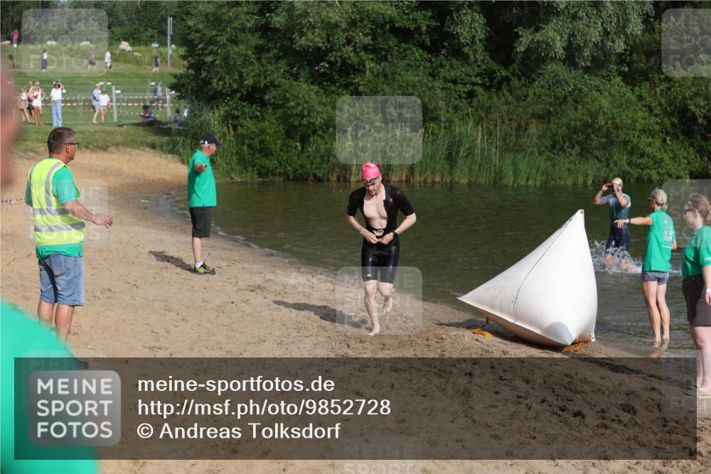 21.06.2026 - 29. Vierlanden-Triathlon Andreas Tolksdorf http://msf.ph/oto/9852728 21.06.2026 08:35:17 Schwimmen 23, 49, 79 meine-sportfotos.de