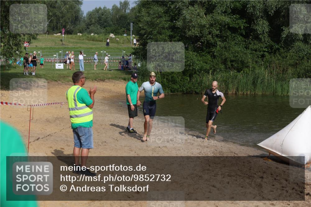 21.06.2026 - 29. Vierlanden-Triathlon Andreas Tolksdorf http://msf.ph/oto/9852732 21.06.2026 08:35:22 Schwimmen 23, 49, 79 meine-sportfotos.de