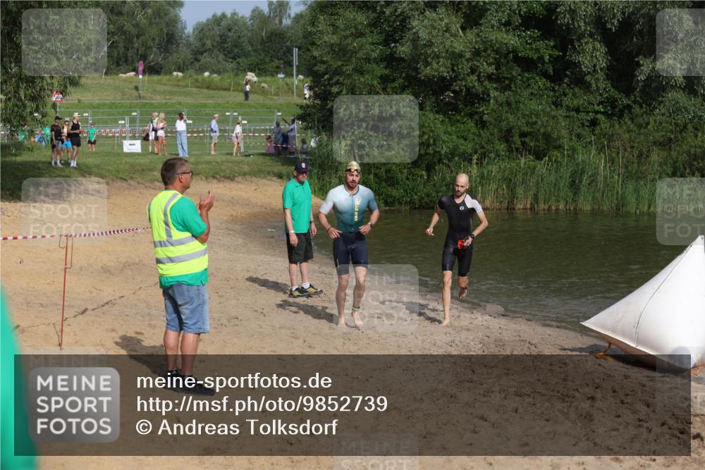 21.06.2026 - 29. Vierlanden-Triathlon Andreas Tolksdorf http://msf.ph/oto/9852739 21.06.2026 08:35:23 Schwimmen 23, 49 meine-sportfotos.de