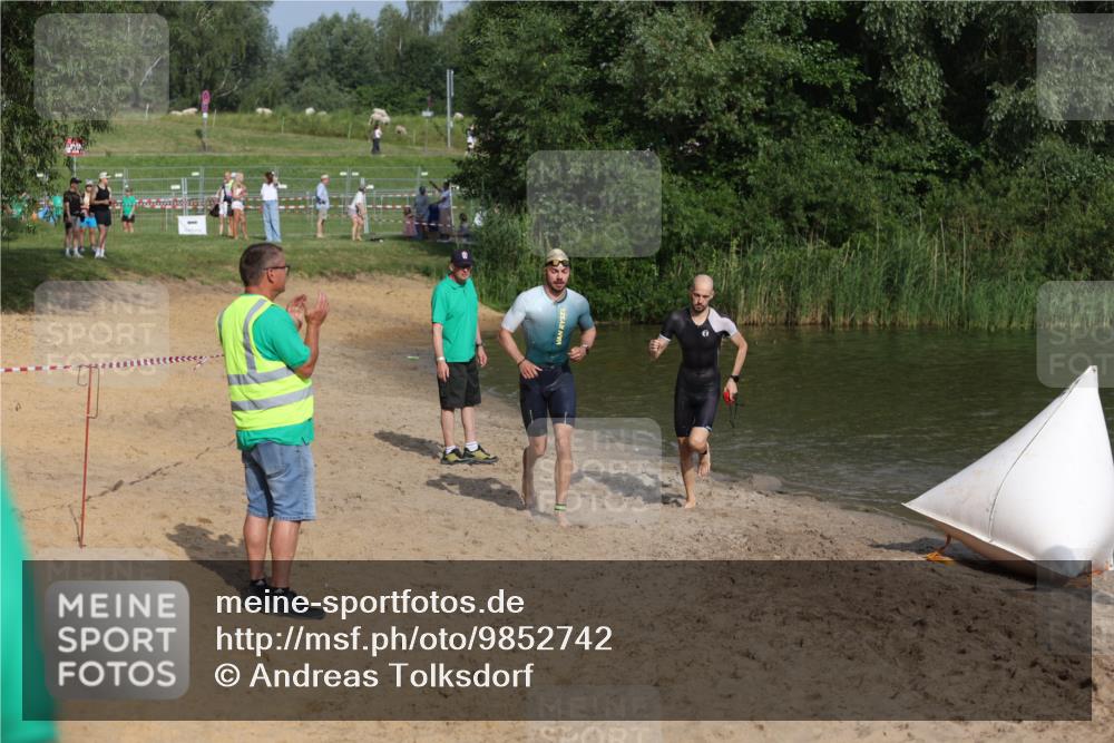 21.06.2026 - 29. Vierlanden-Triathlon Andreas Tolksdorf http://msf.ph/oto/9852742 21.06.2026 08:35:23 Schwimmen 23, 49 meine-sportfotos.de