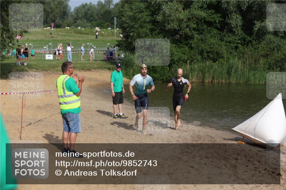 21.06.2026 - 29. Vierlanden-Triathlon Andreas Tolksdorf http://msf.ph/oto/9852743 21.06.2026 08:35:23 Schwimmen 23, 49 meine-sportfotos.de