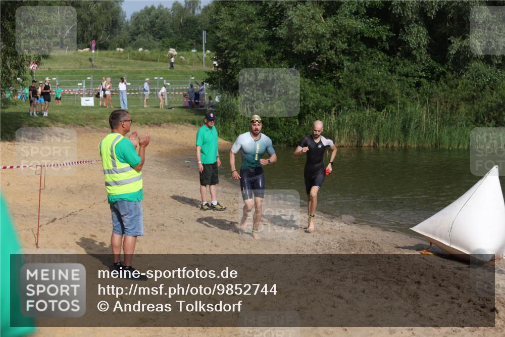 21.06.2026 - 29. Vierlanden-Triathlon Andreas Tolksdorf http://msf.ph/oto/9852744 21.06.2026 08:35:23 Schwimmen 23, 49 meine-sportfotos.de